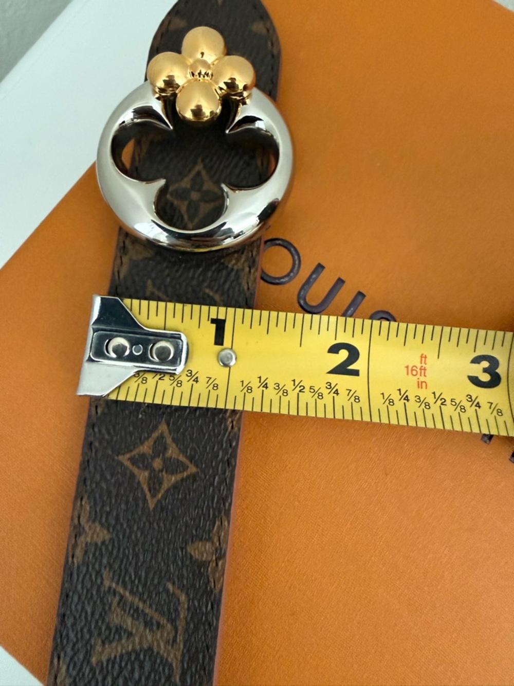Louis Vuitton Monogram reversible Canvas Belt with Two-Tone Flower Buckle 90/36 - Picture 4 of 10